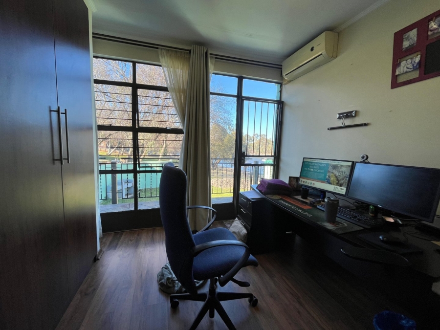 4 Bedroom Property for Sale in Lindequesdrif North West